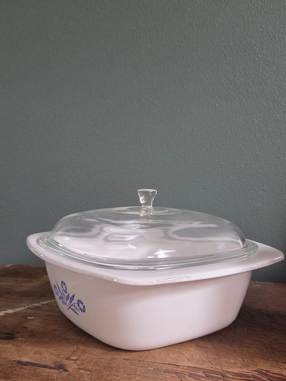 CorningWare White Casserole Dish with Blue Floral Pattern and Glass Lid - Picture 4 of 6